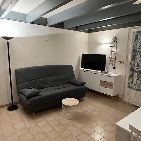別荘 Maison T2 + Dans Avec Piscine *